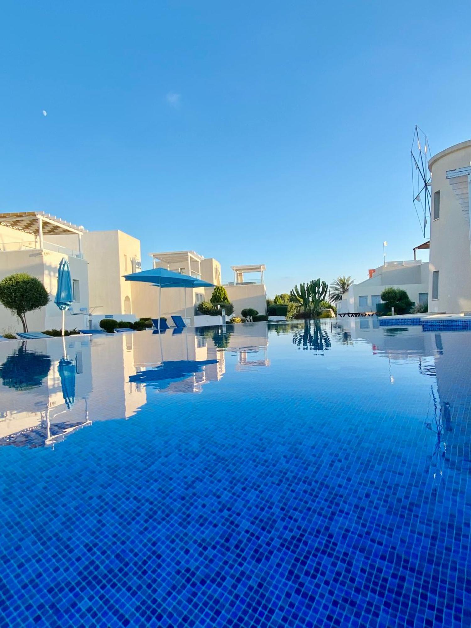 Wavebreeze Villas Paphos Exterior photo